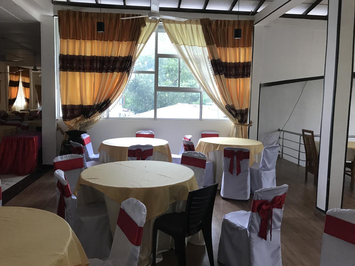 Deshani Holiday Inn 담불라 외부 사진
