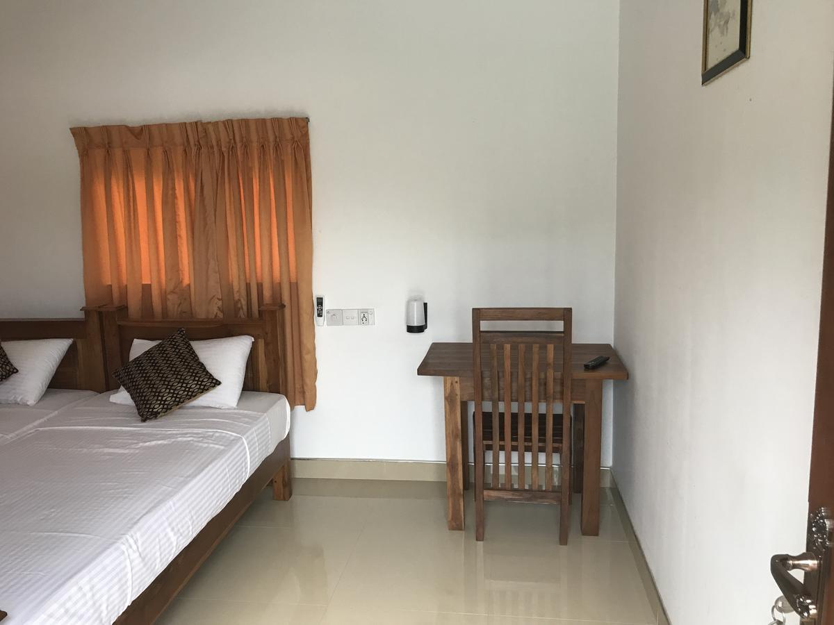 Deshani Holiday Inn 담불라 외부 사진