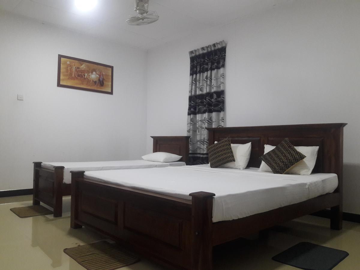 Deshani Holiday Inn 담불라 외부 사진