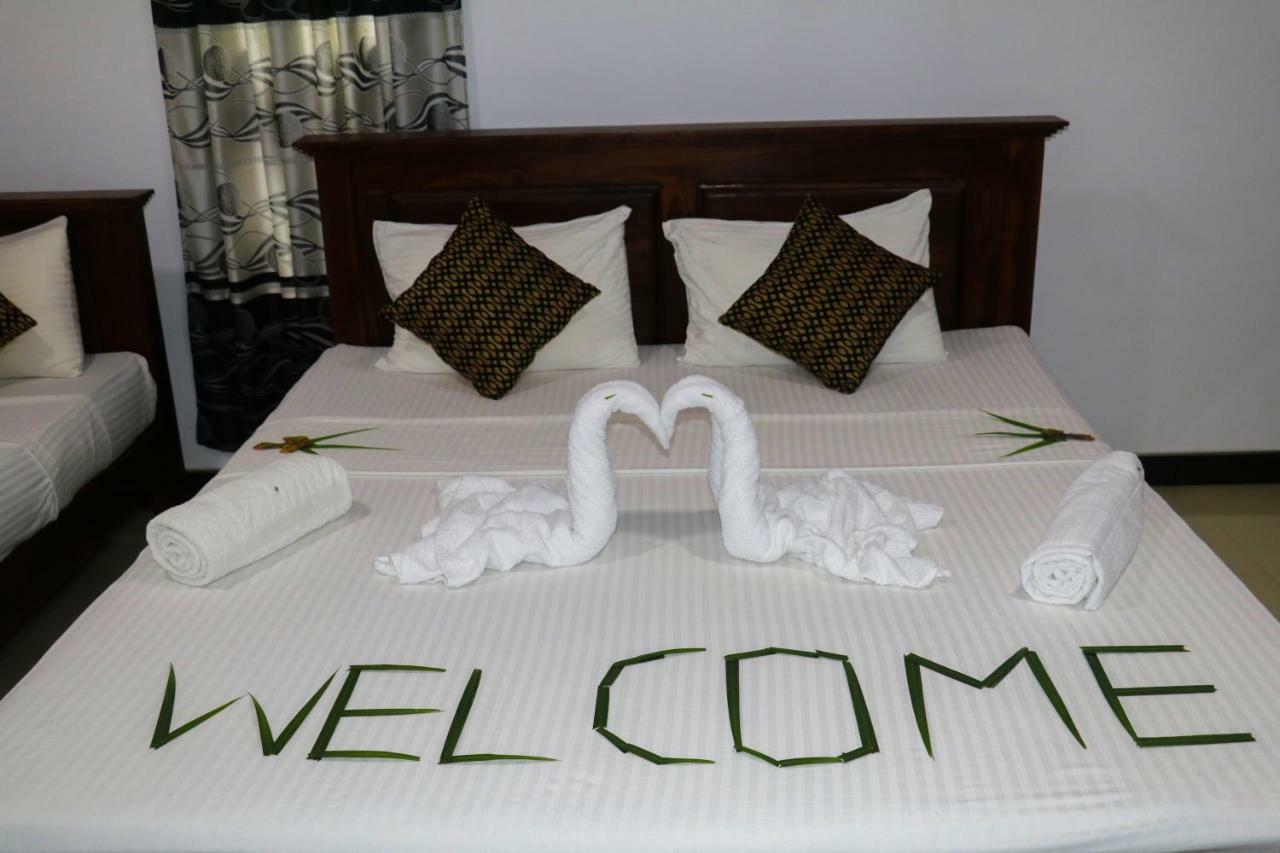 Deshani Holiday Inn 담불라 외부 사진