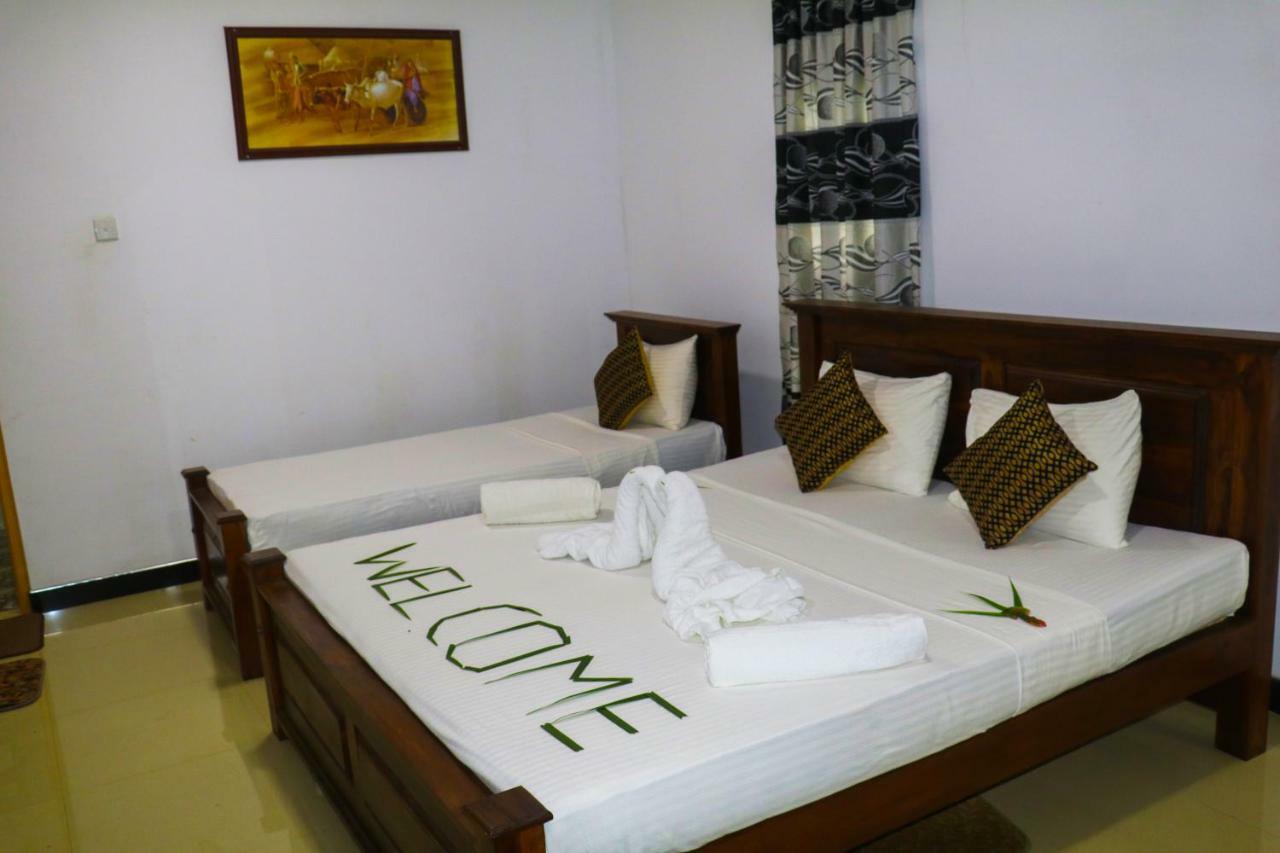 Deshani Holiday Inn 담불라 외부 사진