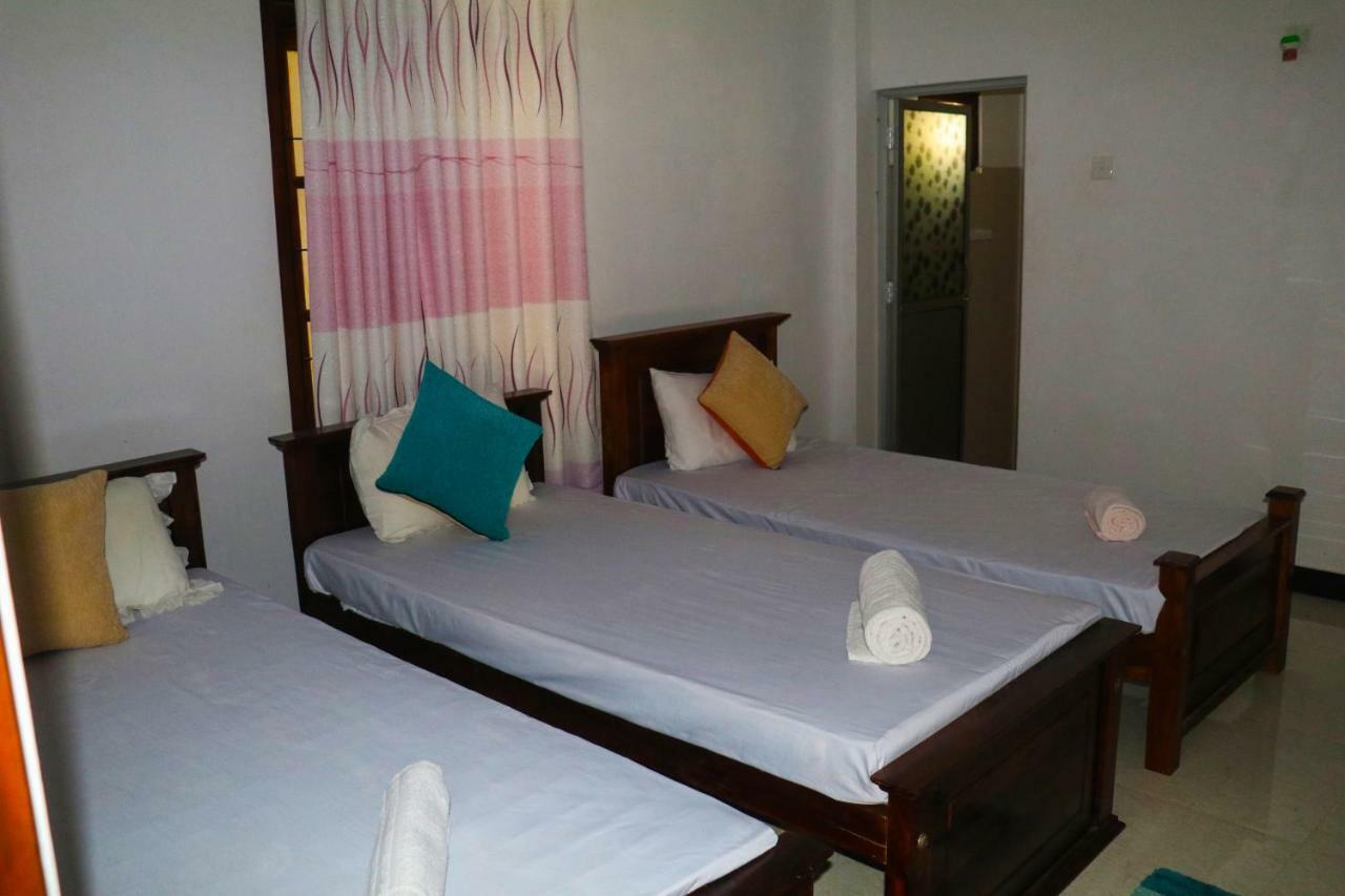 Deshani Holiday Inn 담불라 외부 사진