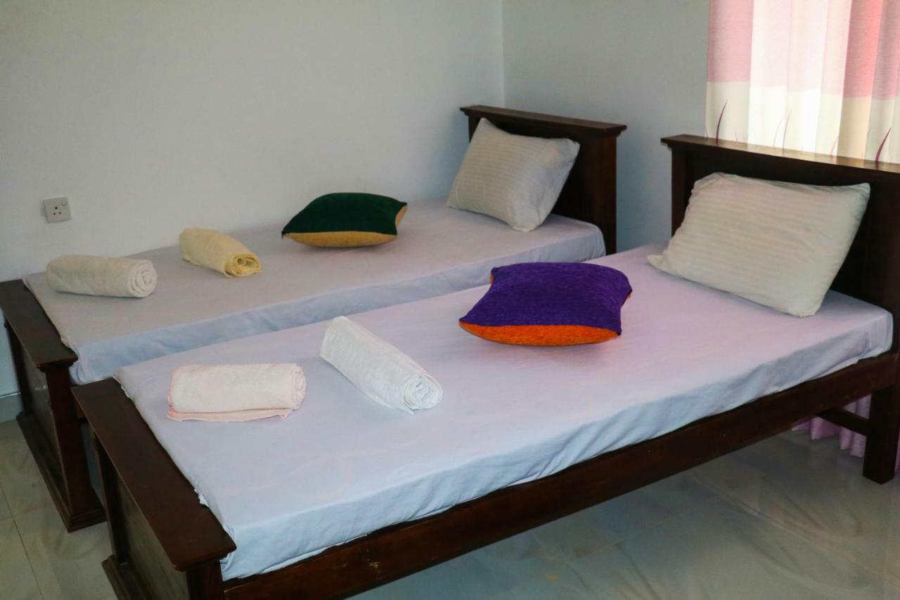 Deshani Holiday Inn 담불라 외부 사진
