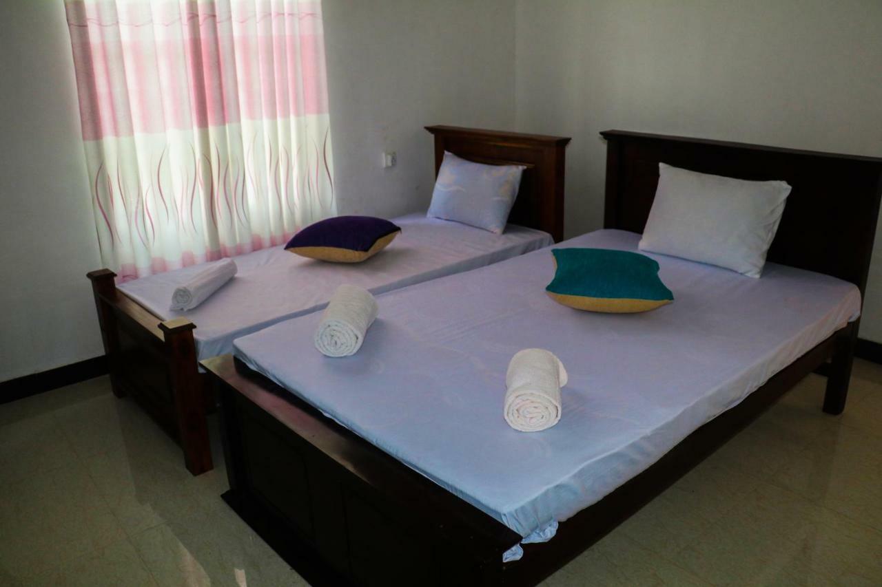 Deshani Holiday Inn 담불라 외부 사진