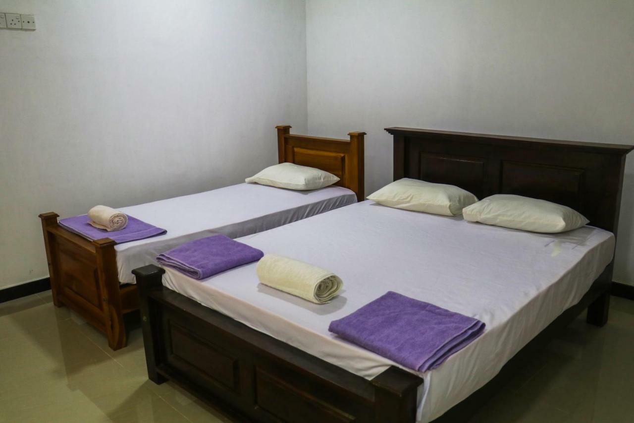Deshani Holiday Inn 담불라 외부 사진