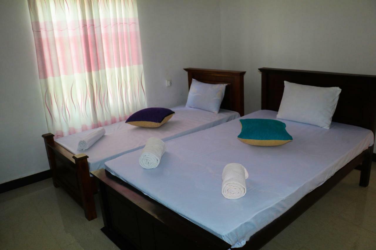 Deshani Holiday Inn 담불라 외부 사진